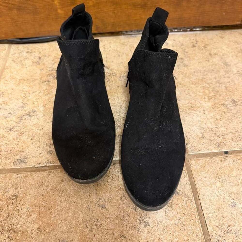 Kohl's Ankle Booties Size 7 1/2 Black Faux Suede Side Zip